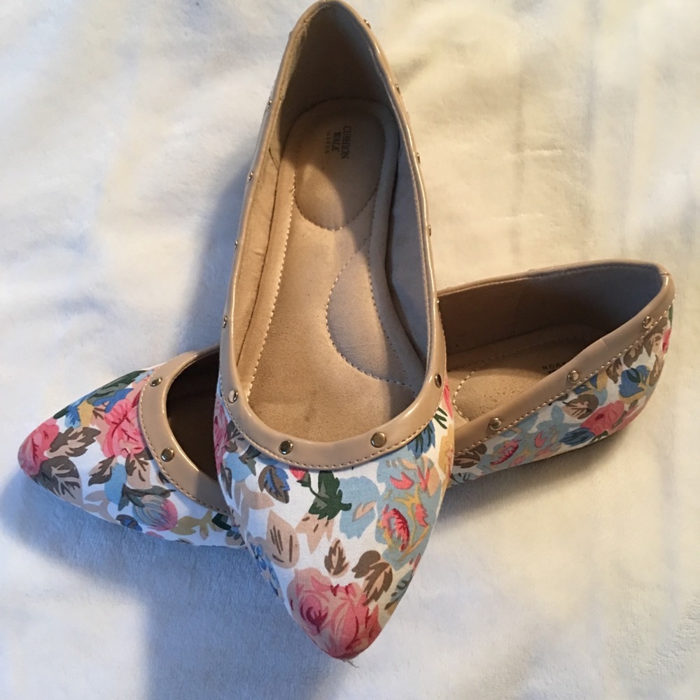 Avon Cushion Flower Flats